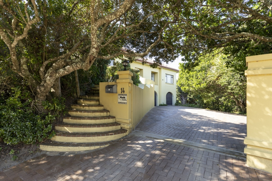 7 Bedroom Property for Sale in West Beach Eastern Cape